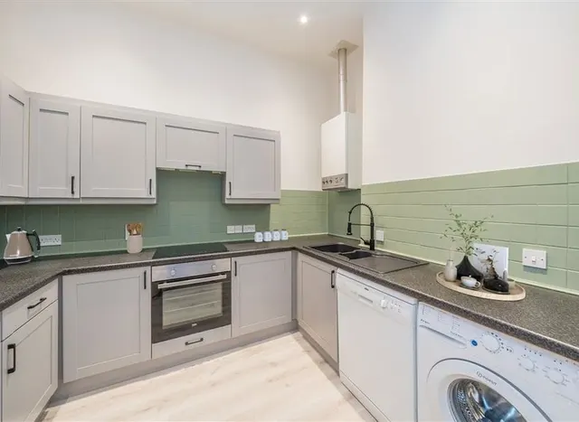Broad Street, Teddington, TW11, photo 3