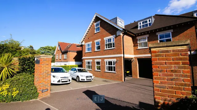 Manor Road, Chigwell, photo 1