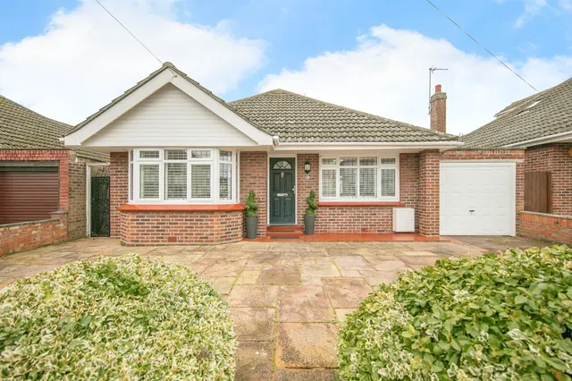Victoria Road, Clacton-On-Sea, photo 1