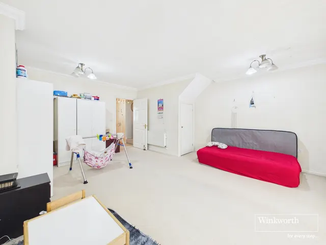 Photo 2 — Honeypot Lane, Kingsbury, London, NW9