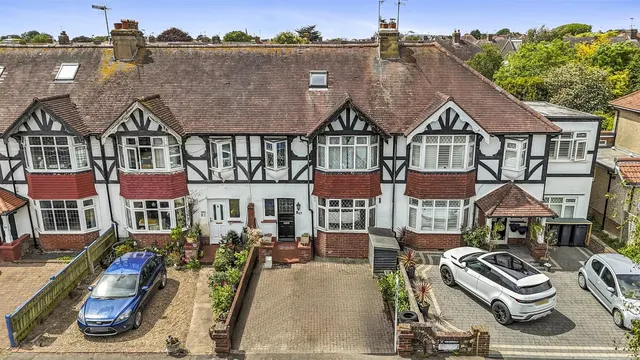 Balcombe Avenue, Worthing, photo 1