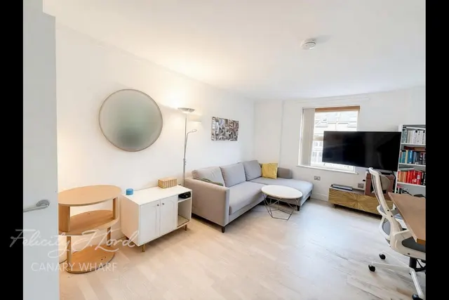 Triangle Apartments, E14, photo 1