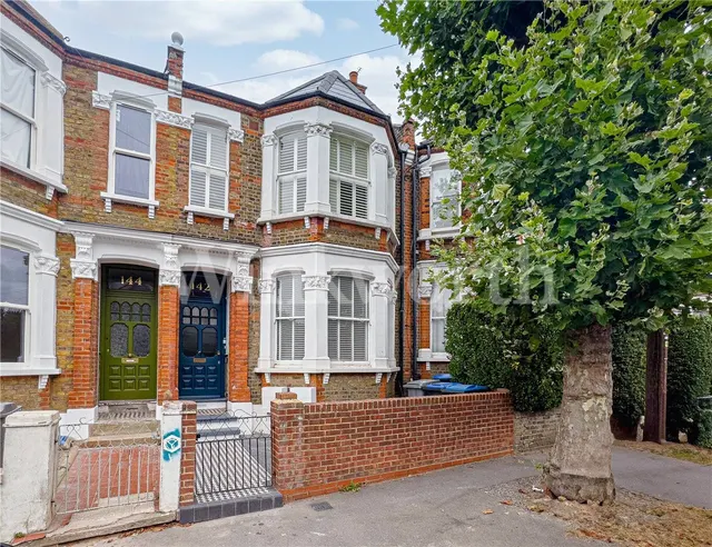 Bathurst Gardens, London, NW10, photo 3