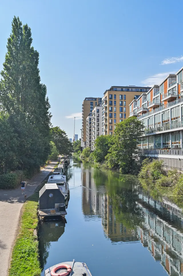 Apartment 1002, Graphite Point, 36 Palmers Road, London, photo 1