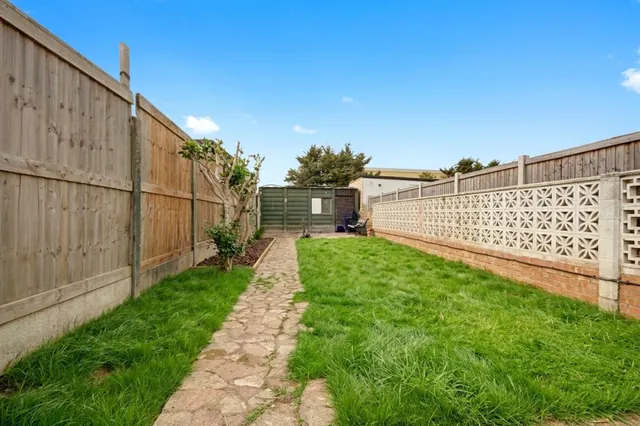 Broadlands Avenue, photo 1