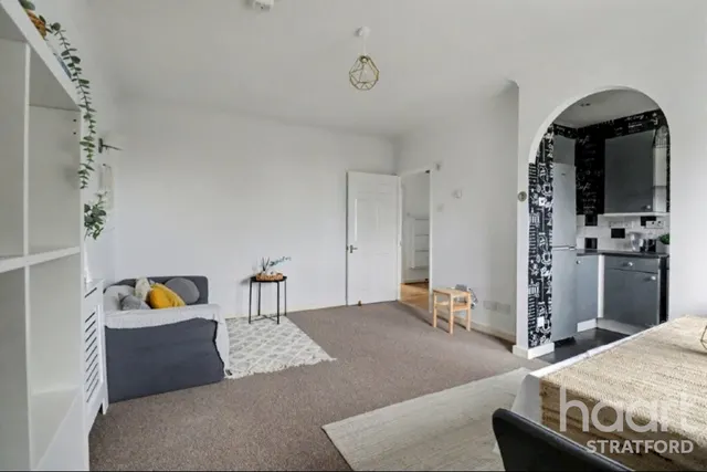 Barnby Street, E15, photo 3