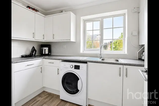 Kelling Close, Luton, LU2, photo 2