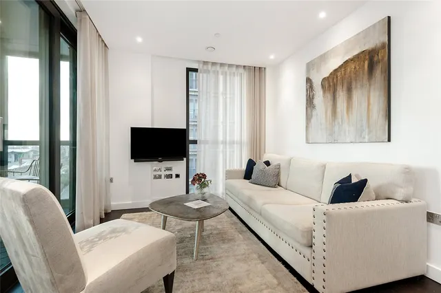 Thornes House, 4 Charles Clowes Walk, London, SW11, photo 1