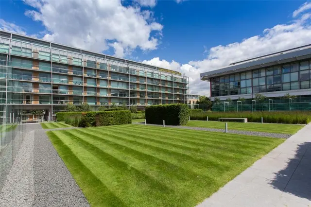Highbury Stadium Square, London, N5, photo 1