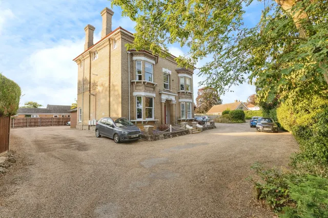 London Road, Attleborough, photo 1