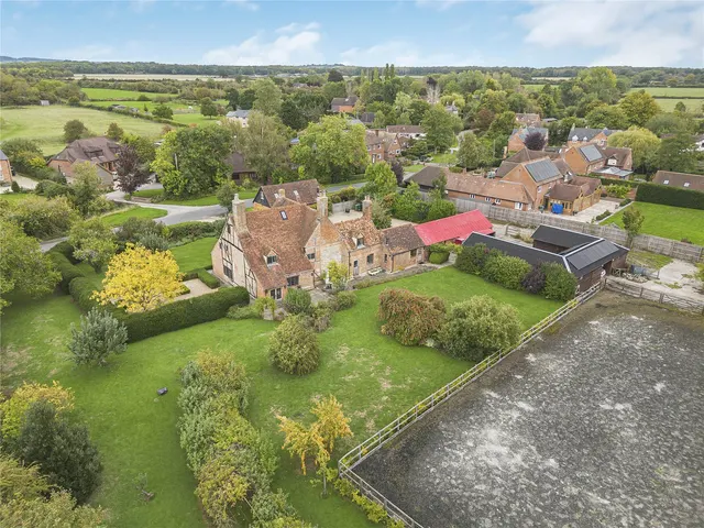 Salters Lane, Ludgershall, Aylesbury, Buckinghamshire, HP18, photo 1