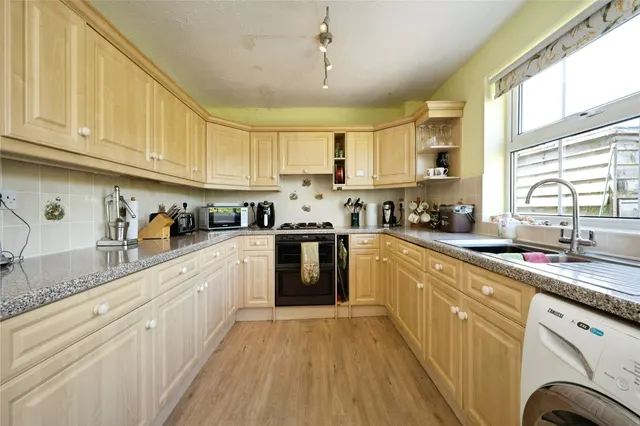 Photo 2 — Centauri Close, Leighton Buzzard, Bedfordshire, LU7