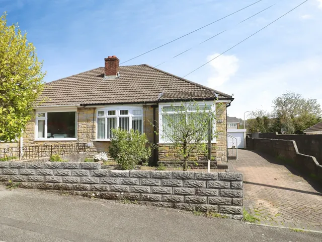 Queens Drive, Llantwit Fardre, Pontypridd, photo 1