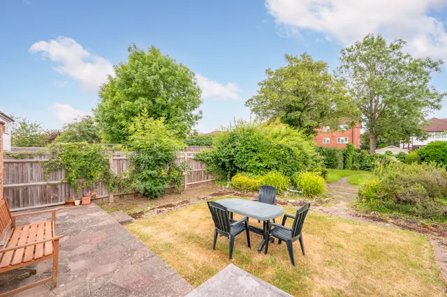 Photo 3 — 30 Beechcroft Gardens, Wembley
