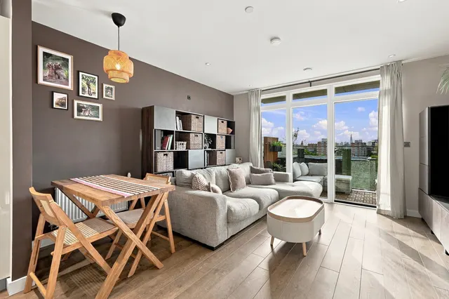 1 bedroom flat, Chorley Court, London, E14