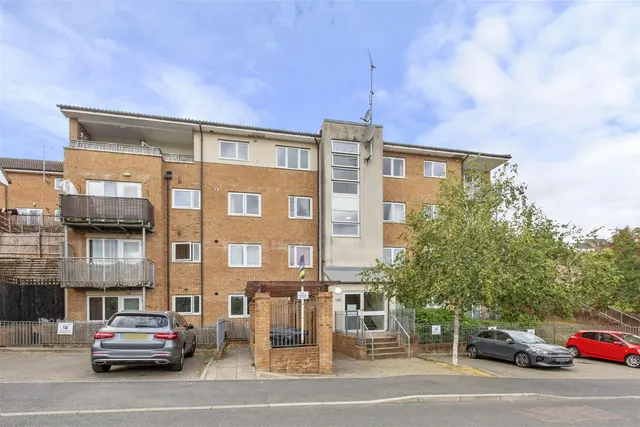 St. Hughs Avenue, High Wycombe, HP13, photo 1