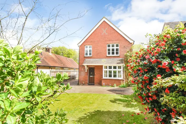 Photo 3 — Reading Road, Hook, Hampshire, RG27 9EA