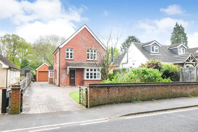 Reading Road, Hook, Hampshire, RG27 9EA, photo 1