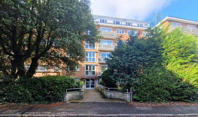 Photo 2 — Chine Crescent, Bournemouth, BH2 5LA