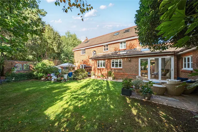 Mallards Way, Lightwater, GU18, photo 2