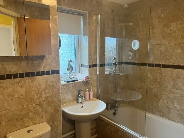 Greyhound Road, SM1, photo 2