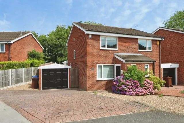 Oakworth Close, Halfway, Sheffield, S20, photo 1