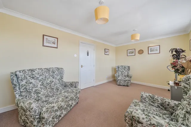 Photo 3 — Hartington Close, Orpington, BR6