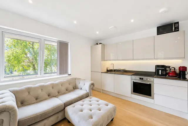 Photo 3 — 29 River Court, WOKING