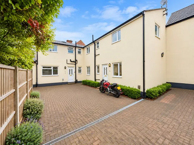 Regents Court, St. Albans, photo 1