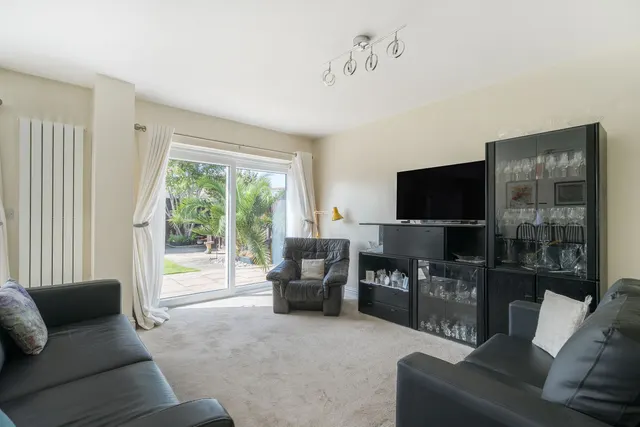 Palmbeach Avenue, Hythe, CT21, photo 3
