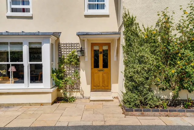 Photo 2 — Botley Road, Fair Oak, Eastleigh, Hampshire, SO50 7AN