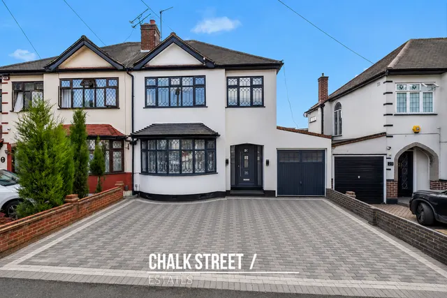 Repton Drive, Gidea Park, RM2 5LP, photo 1