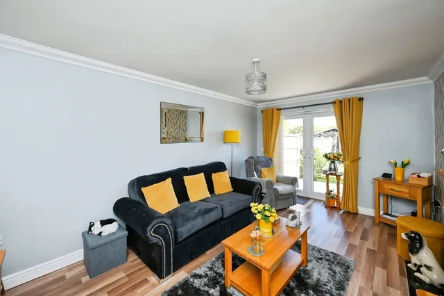 Photo 2 — Rolaine Close, Mansfield Woodhouse, Mansfield, Nottinghamshire, NG19