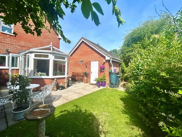 Cornpoppy Avenue, Monmouth, NP25, photo 3