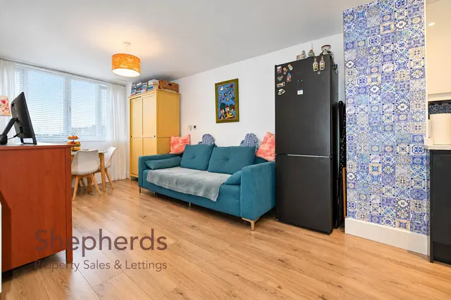 High Street, Waltham Cross, EN8, photo 2