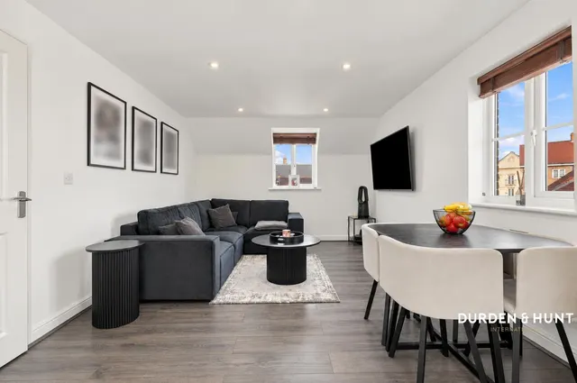 College Close, Loughton, IG10, photo 2