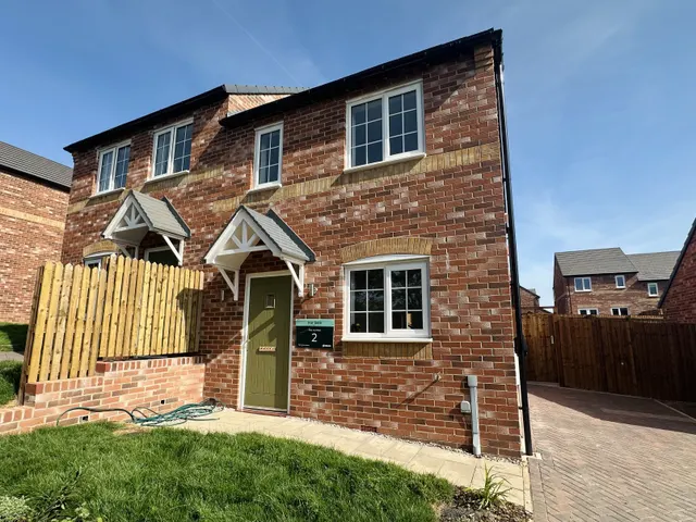 Glasshouse Road, ST5, photo 1