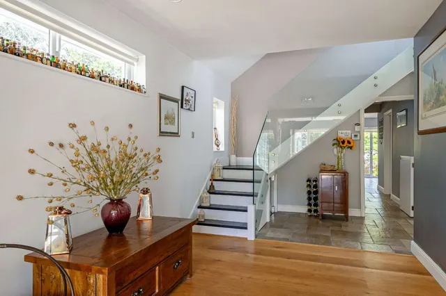 Photo 2 — Broom Hill, Welwyn, Hertfordshire, AL6 0SE