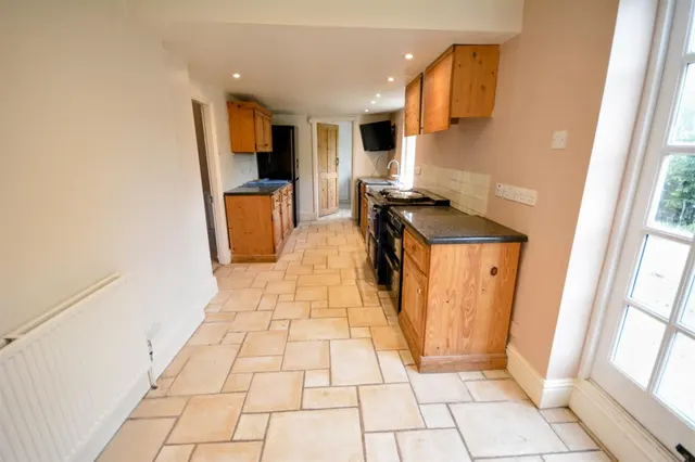 Lakehurst Road, Epsom, KT19, photo 3