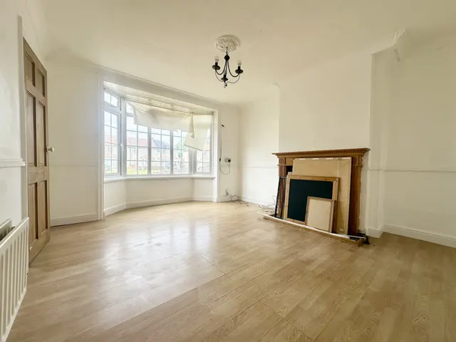 Photo 2 — Kingsholm Gardens, Eltham, SE9 6LB