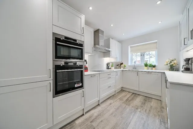Photo 2 — Chelsfield Road, Orpington, BR5