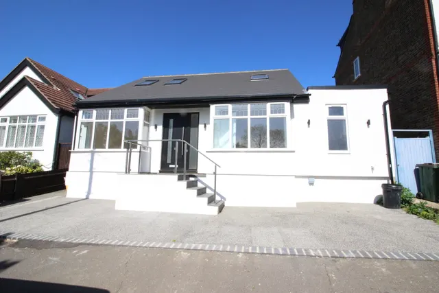 Donnington Road, WORCESTER PARK, Surrey, Worcester Park, KT48EN, photo 1