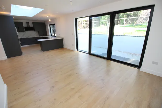 Photo 3 — Donnington Road, WORCESTER PARK, Surrey, Worcester Park, KT48EN