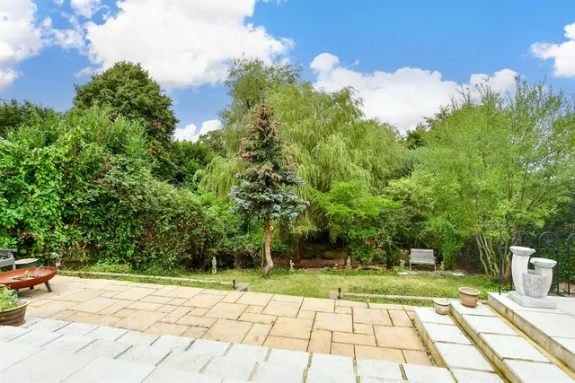 Wrax Road, Brading, PO36, photo 2