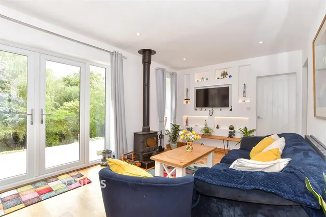 Wrax Road, Brading, PO36, photo 3