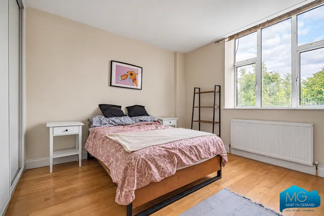 Alexandra Park Road, London, N10, photo 3