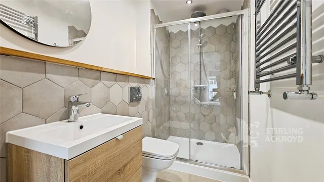 Applegarth Avenue, Guildford, GU2, photo 3