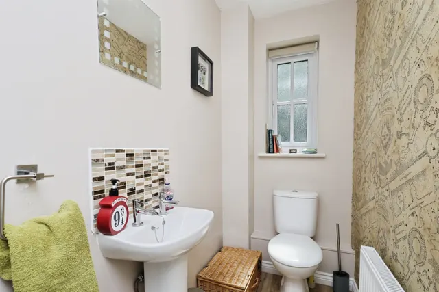 Solent Crescent, Hailsham, BN27, photo 2
