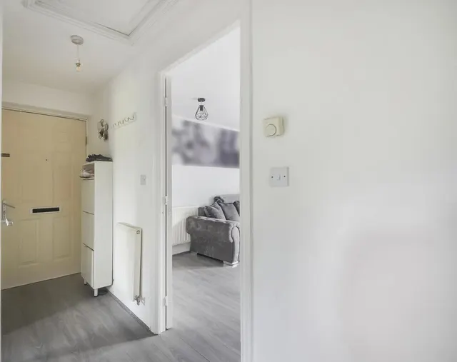 Photo 2 — Michigan Close, Broxbourne