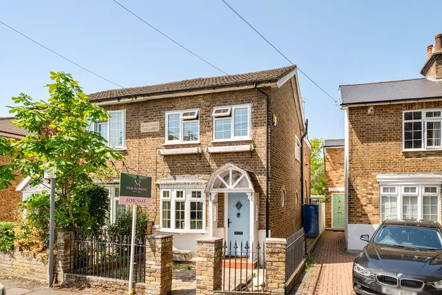 Rockingham Parade, Uxbridge, UB8, photo 1